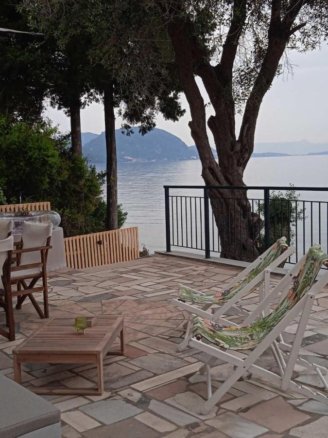 Villa Paul Seafront House Mesongí Exterior foto
