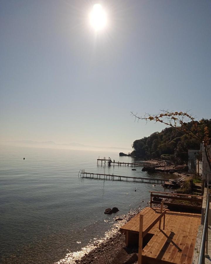 Villa Paul Seafront House Mesongí Exterior foto