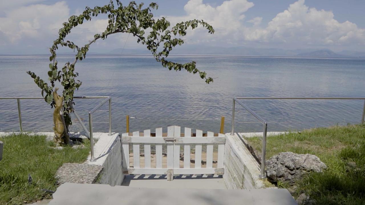 Villa Paul Seafront House Mesongí Exterior foto
