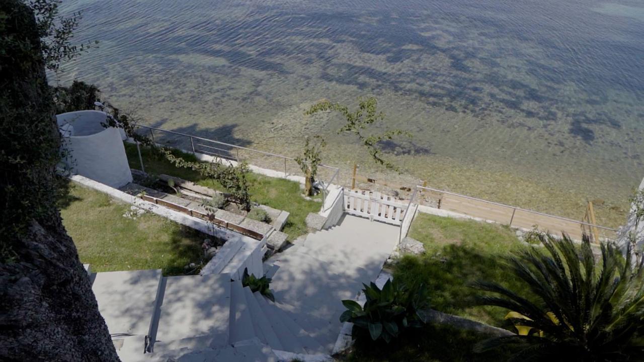 Villa Paul Seafront House Mesongí Exterior foto